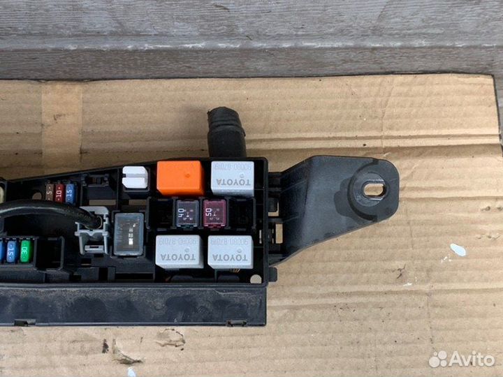 Блок предохранителей Toyota Corolla E120 1.4 4zzfe