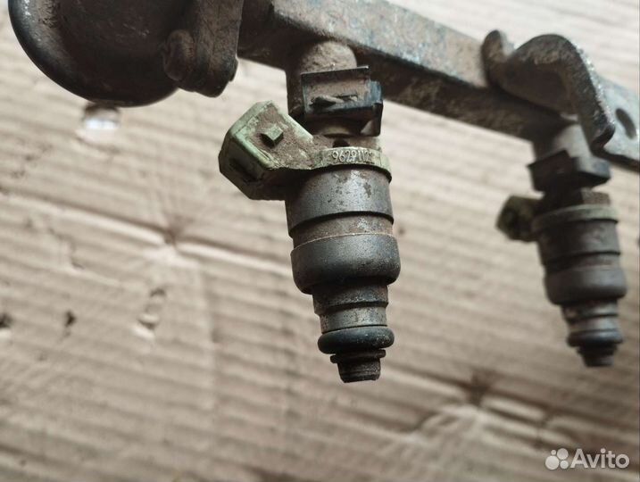 Топливная рампа с форсунками Daewoo Nexia 1.6