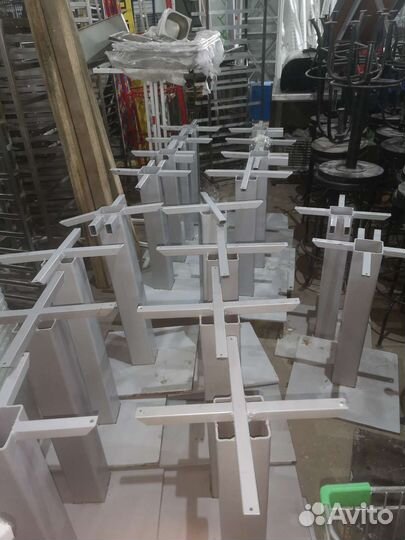 Стол дерево с подстольем