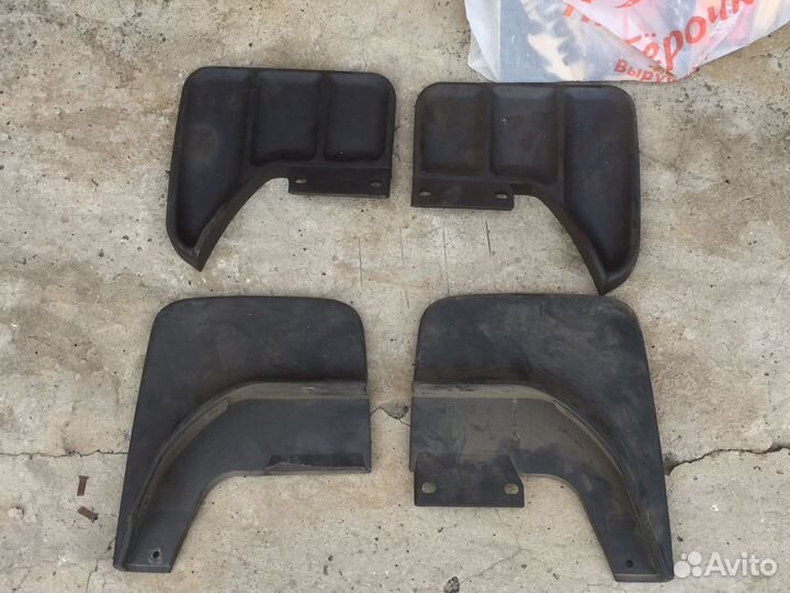 Брызговики на Ниву (передние)