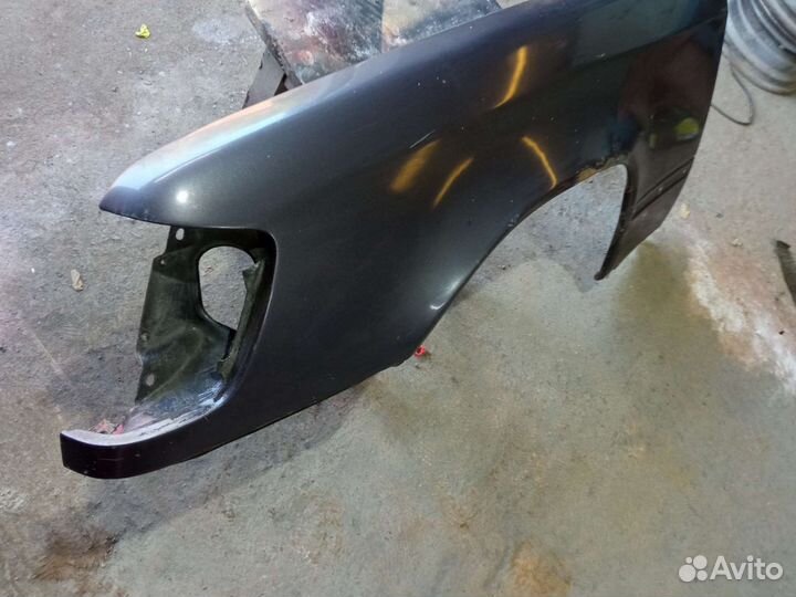 Крыло переднее левое mercedes 124