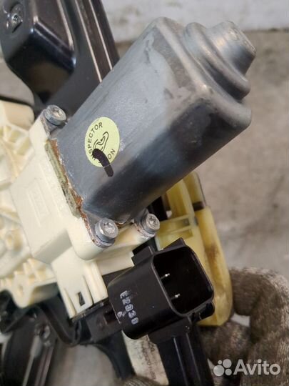 Стеклоподъемник электрический левый передний Ford Focus 3