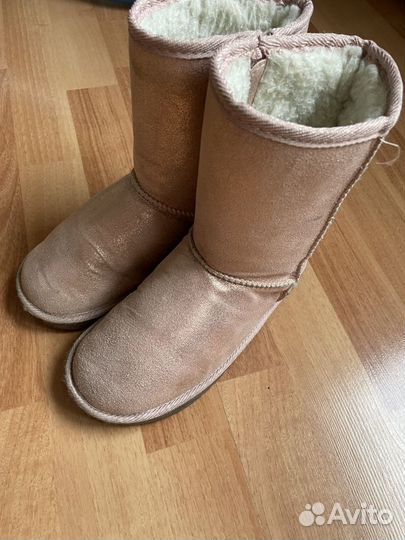 Угги детские акула в хорошем состоянии