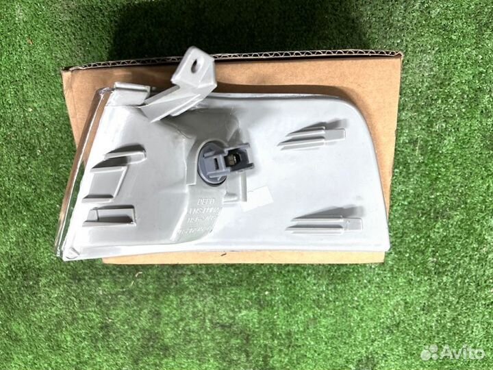 Поворотник передний правый Honda Civic