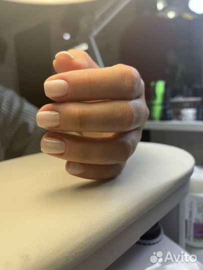 Модель на маникюр