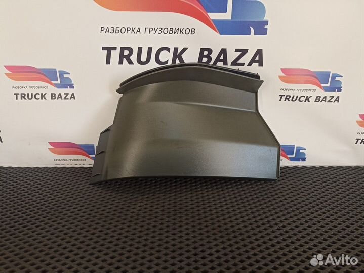 504156595 Накладка угла кабины правая