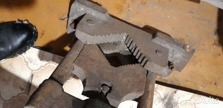 Тиски для труб