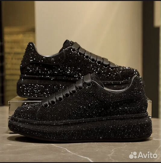Кроссовки женские со стразами 37 размер новые