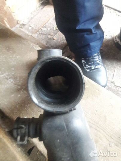 Патрубок на субару В4