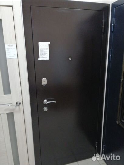 Дверь входная новая