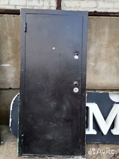 Входные металлические двери б.у