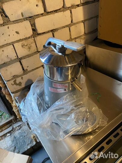 Соковыжималка для цитрусовых Vema SP2072/LM