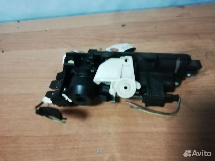 Ручка багажника Mercedes E Class A2037500493