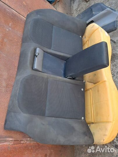 Диван задний с подлокотником Subaru Impreza 2 GD