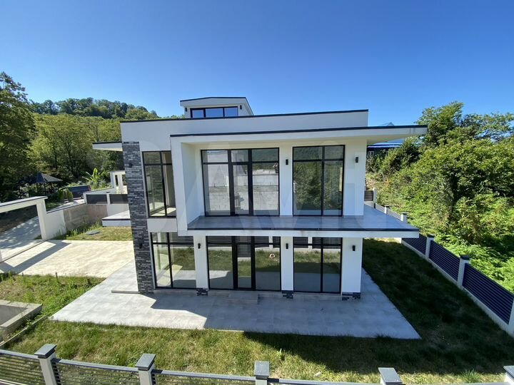 Дом 177,5 м² на участке 4,5 сот.