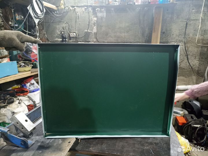 Поддон из металла для клеток кур