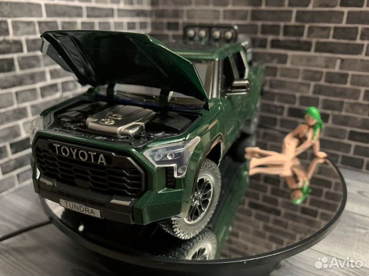 Модель 1/24 Toyota Tundra (green)