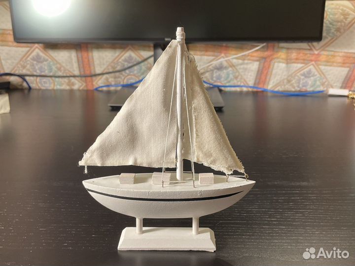 Деревянный кораблик