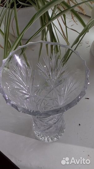 Ваза хрустальная