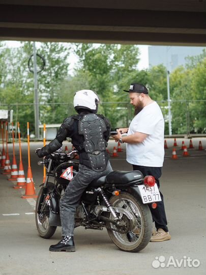 Мотошкола, Мотоинструктор