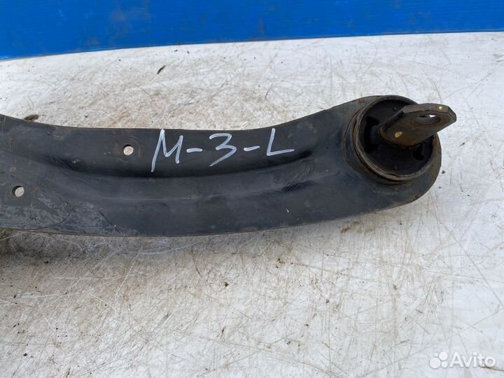 Mazda 3 BK задний левый рычаг(кулак)