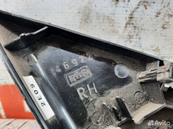 Уголок зеркала правый Мазда Атенза GG