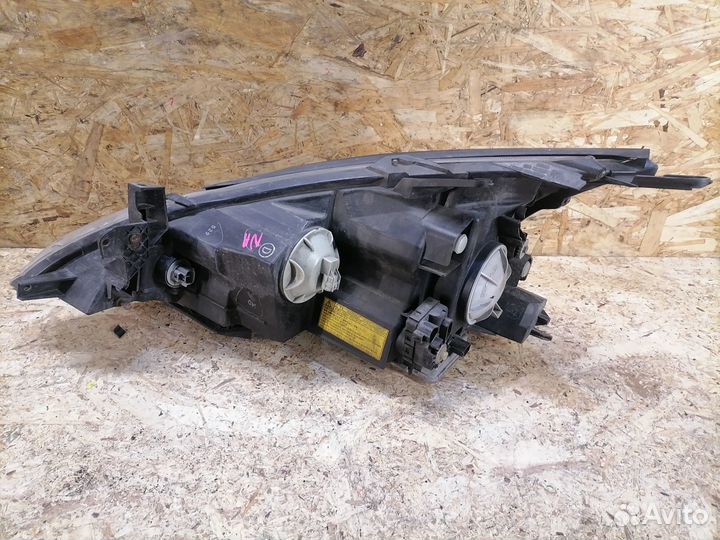 Фара правая ксенон Mitsubishi Grandis NA4W