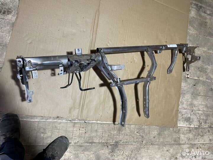 Усилитель кузова под панелью торпедой VW Гольф 7