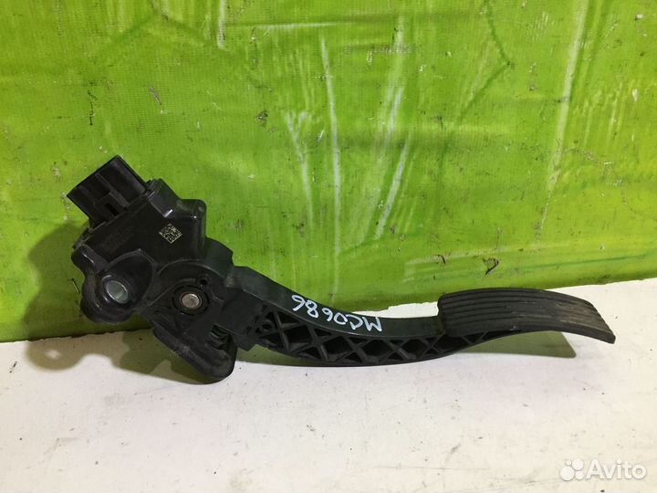 Педаль газа электронная Mitsubishi Lancer mn101544