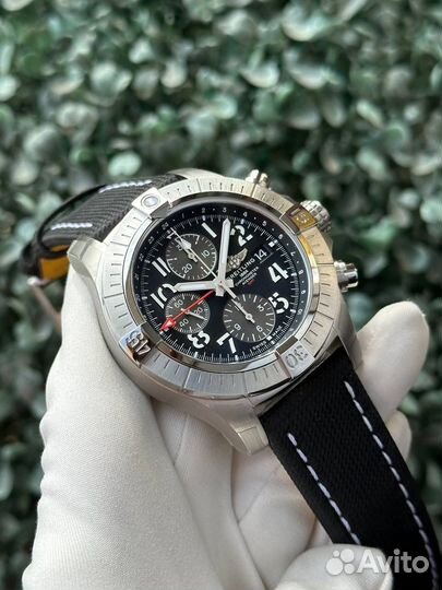 Часы Breitling Avenger Chronograph GMT 45