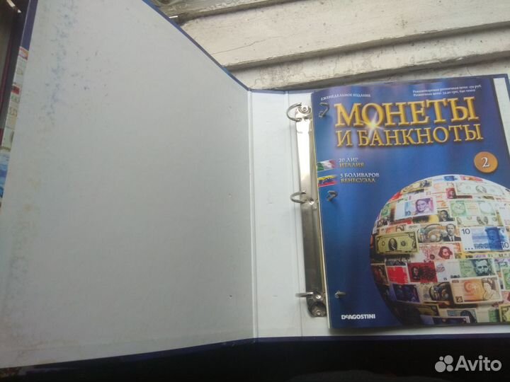 Папка для журналов с журналами монеты и банкноты