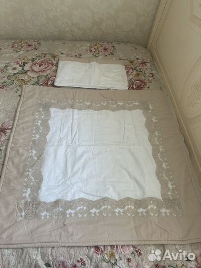 Детское одеяло и подушка в кроватку