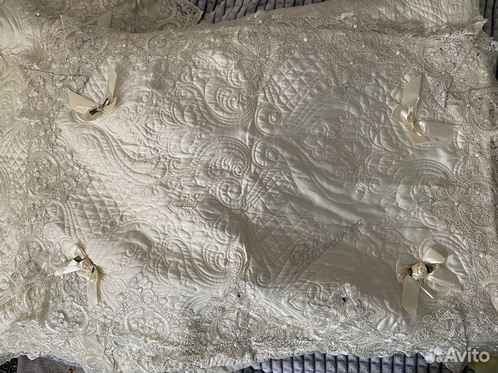 Покрывало и декоративные наволочки