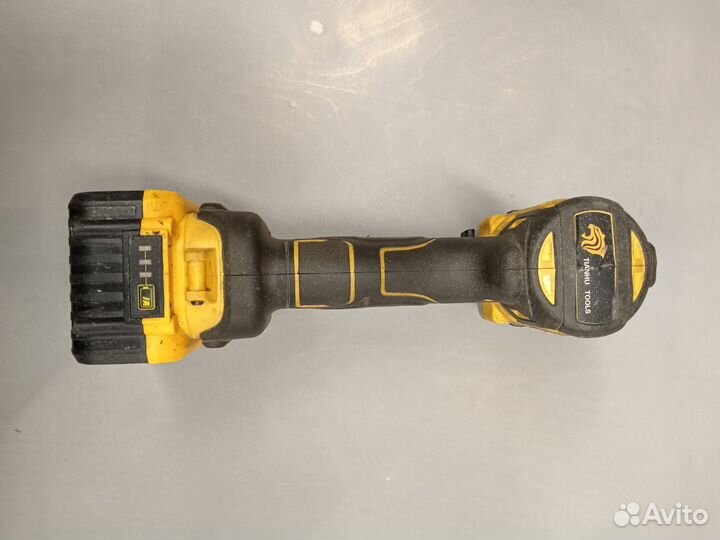 Набор: аккумуляторный гайковерт, болгарка