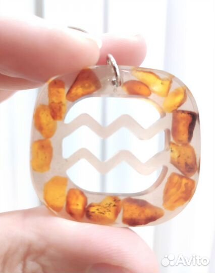 Янтарный брелок Зодиак