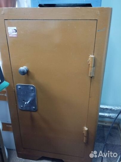 Сейф металлический (можно для оружия)