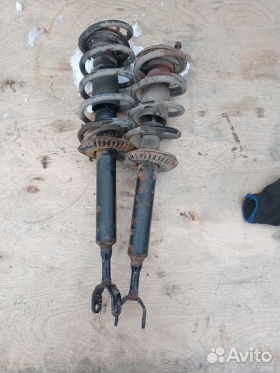 Амортизаторы передние Passat B5 1.8 1999г