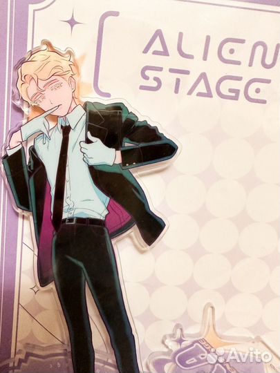 Официальные стенды Alien stage (Luka, Hyuna)