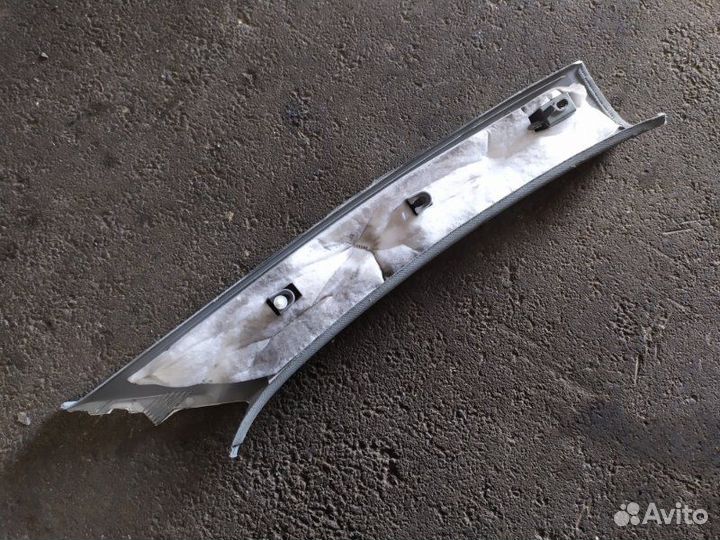 Обшивка стойки передняя левая Volkswagen Touareg