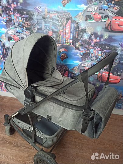 Детская коляска с автолюлькой