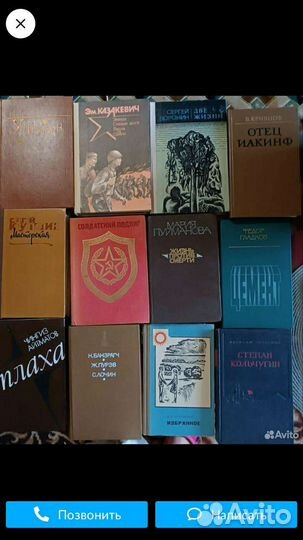 Много разных книг.Есть собрания сочинений, тома