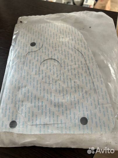 Уплотнитель заднего правого фонаря mercedes-benz