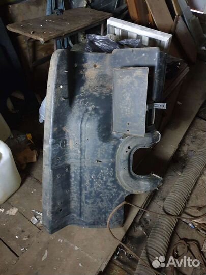 Брызговик левый на волгу