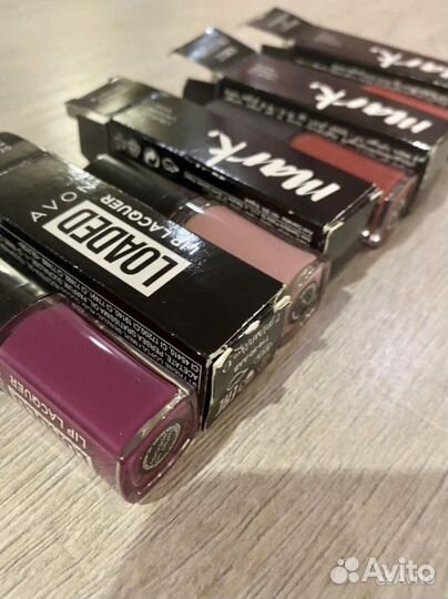 Парфюмерная вода, блески для губ Avon