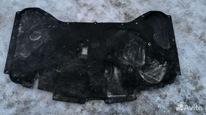 Шумоизоляция капота Audi 100C4