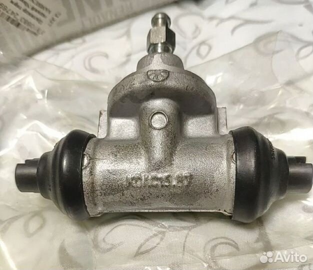 Цилиндр тормозной задний зад прав/лев4845031010