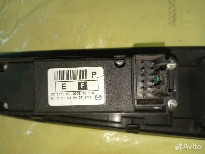 Кнопка стеклоподъёмника передняя правая Mazda 3 BK