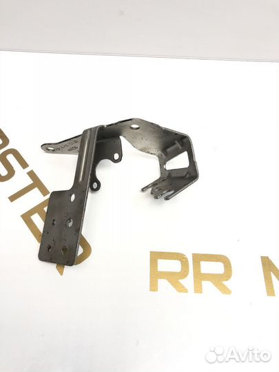 Кронштейн датчика высоты задний левый Range Rover