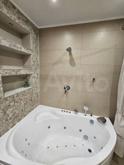 3-к. квартира, 130 м², 4/10 эт.