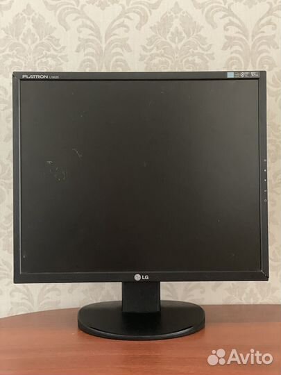 Монитор LG 19 дюймов